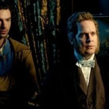 Aidan Turner e Tom Hollander in una scena di Desperate Romantics