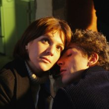 Isabella Ragonese e Michele Riondino in una scena del film Dieci inverni