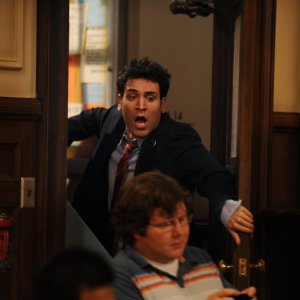 Josh Radnor in una scena dell'episodio Definitions di How I Met Your Mother