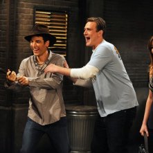 Josh Radnor Nei Panni Di Indiana Jones Jason Segel E Alyson Hannigan In Una Scena Dell Episodio Definitions Di How I Met Your Mother 127763