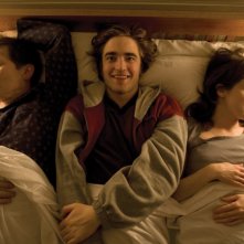 Michael Irving e Robert Pattinson in un'immagine del film How To Be