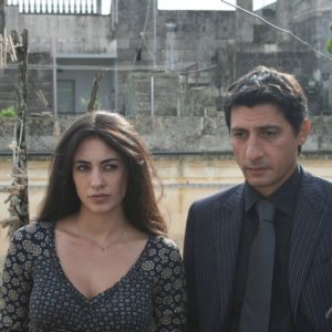 Rosaria Russo ed Emilio Solfrizzi in una scena del film Piede di Dio