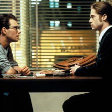 Daniel Malloy (Christian Slater) intervista il vampiro Louis de Pointe du Lac (Brad Pitt) nel film 'Interview with the Vampire'