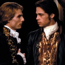Lestat de Lioncourt (Tom Cruise) con Louis de Pointe du Lac (Brad Pitt) in una scena del film Intervista con il vampiro