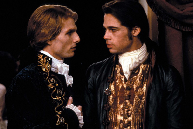 Lestat de Lioncourt (Tom Cruise) con Louis de Pointe du Lac (Brad Pitt) in una scena del film Intervista con il vampiro