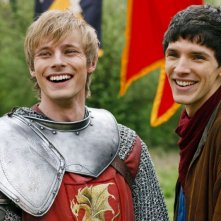 Colin Morgan E Bradley James Nella Stagione 2 Di Merlin 128182