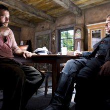 Denis Menochet e Christoph Waltz in una scena del film Bastardi senza gloria