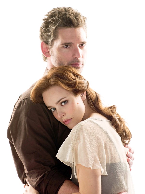 Eric Bana Abbraccia Rachel Mcadams In Una Foto Promo Per Il Film The Time Traveler S Wife 128136