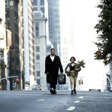 Jean Reno e Natalie Portman in strada in una scena del film 'Leon: The Professional'