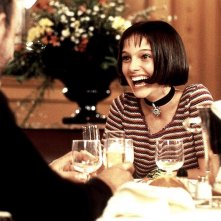 Jean Reno e una sorridente Natalie Portman in una scena del film Leon