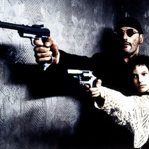 Jean Reno (Léon) e Natalie Portman (Mathilda) in una scena del film Leon