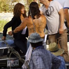 Jessica Alba sul set di Machete insieme a Danny Trejo e Robert Rodriguez