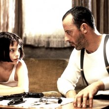 Natalie Portman è Mathilda e Jean Reno è Léon nel film Leon: the Professional