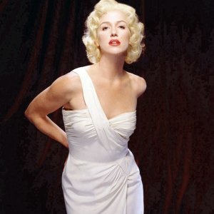 Una foto promo di Poppy Montgomery in stile 'Marilyn Monroe'