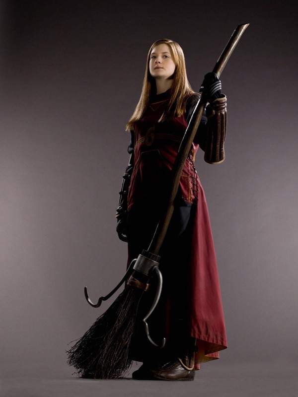 Bonnie Wright Ginny Weasley Con La Divisa Da Quidditch Per Il Film Harry Potter E Il Principe Mezzosangue 128272