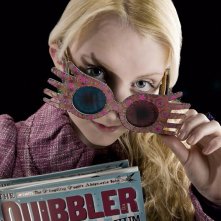 Evanna Lynch (Luna Lovegood) con occhialini 3d per il film 'Harry Potter e il principe mezzosangue'