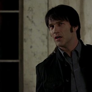 Il vampiro Bill (Stephen Moyer) in una scena dell'episodio 'New World In My View' della serie True Blood
