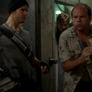 Jason Stackhouse (Ryan Kwanten) e il detective Bellefleur (Chris Bauer) in una scena dell'episodio 'New World In My View' della serie True Blood