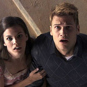 Krista Allen e Nick Zano in una scena del film The Final Destination