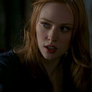 L'affascinante vampira Jessica (Deborah Ann Woll) in una scena dell'episodio 'New World In My View' della serie True Blood