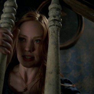 La vampira Jessica (Deborah Ann Woll) ne ha abbastanza di sua suocera in una scena dell'episodio 'New World In My View' della serie True Blood