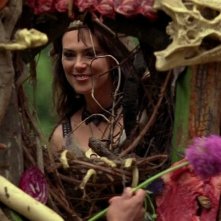 Maryann (Michelle Forbes) prepara il sacrificio per il suo Dio in una scena dell'episodio 'New World In My View' della serie True Blood