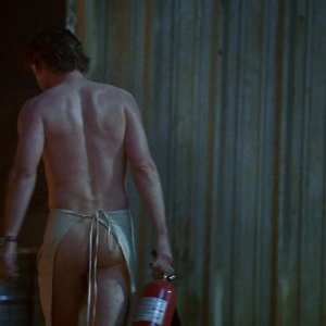 Sam Merlotte (Sam Trammell) nudo di spalle in una scena dell'episodio 'New World In My View' della serie True Blood