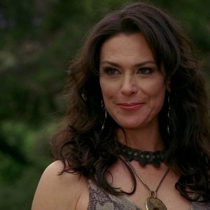 Un primo piano della diabolica Maryann (Michelle Forbes) in una scena dell'episodio 'New World In My View' della serie True Blood
