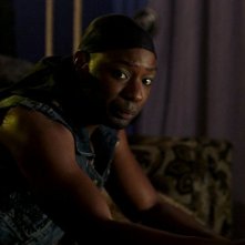 Un primo piano di Lafayette (Nelsan Ellis) in una scena dell'episodio 'New World In My View' della serie True Blood
