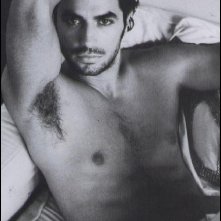 Antonio Cupo a torso nudo in un'immagine apparsa su Vanity Fair