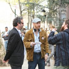 Michael Lehmann, Jonathan Ames e Zach Galifianakis sul set della nuova serie HBO Bored to Death