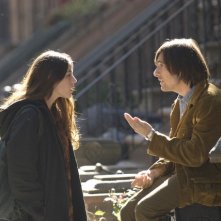 Olivia Thirlby e Jason Schwartzman in una scena della nuova serie HBO Bored to Death