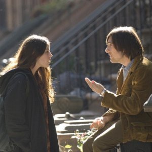 Olivia Thirlby e Jason Schwartzman in una scena della nuova serie HBO Bored to Death