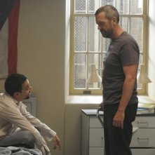 Hugh Laurie E Lin Manuel Miranda In Una Scena Tratta Dalla Premiere Della Sesta Stagione Di Dr House Medical Division 128705