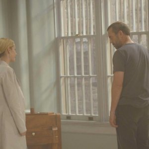 Hugh Laurie  in una scena di Broken, tratta dalla sesta stagione di Dr. House: Medical Division