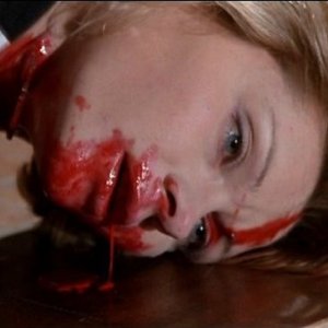 Macha Méril in una scena del film Profondo Rosso (1975)