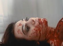 Veronica Lario in una celebre scena di Tenebre