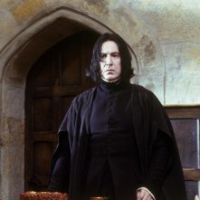 Alan Rickman è il Professor Severus Piton in una scena del film Harry Potter e la Pietra Filosofale