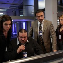 Ana Caterina Morariu, Stefano Fresi, Massimo Venturiello e Sandra Franzo in una scena di Intelligence