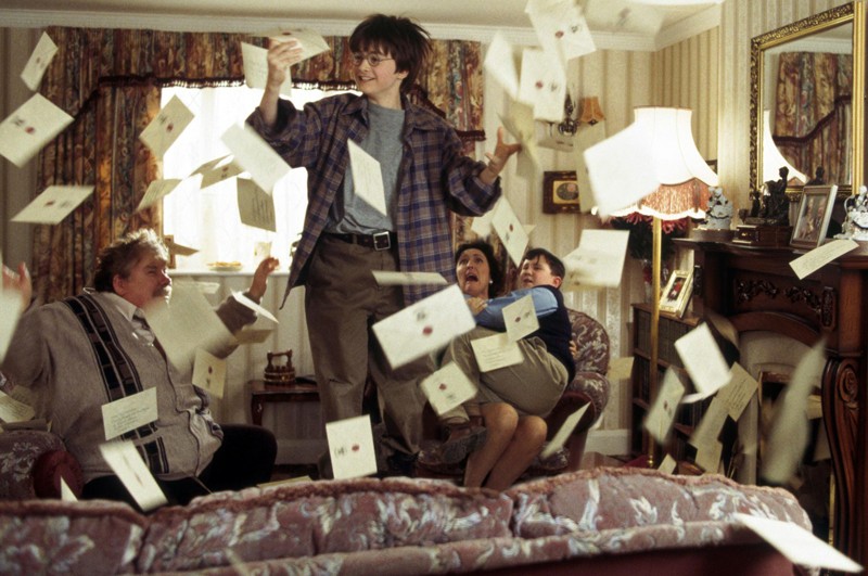 Daniel Radcliffe Harry Potter E La Famiglia Dursleys In Una Scena Del Film Harry Potter E La Pietra Filosofale 129044