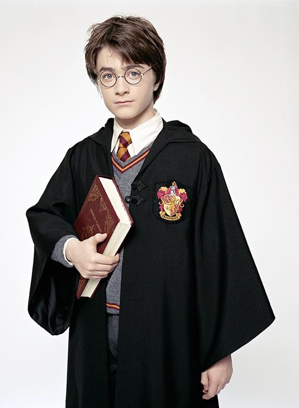 Harry Potter Daniel Radcliffe Con La Divisa Di Hogwards Per Il Film Harry Potter E La Pietra Filosofale 129117