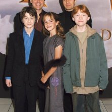 Il regista Chris Columbus con Daniel Radcliffe, Emma Watson, Rupert Grint e il produttore David Heyman alla premiere londinese del film Harry Potter e la pietra filosofale