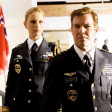 Karolína Kurková (Cover girl) e Dennis Quaid (Generale Hawk) in una scena dell'action movie G.I. Joe