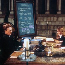 Maggie Smith con Emma Watson, Rupert Grint e Daniel Radcliffe in una scena di Harry Potter e la pietra filosofale