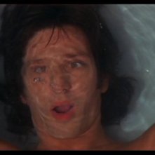 Michael Brandon A Mollo Nella Vasca In Una Scena Del Film Quattro Mosche Di Velluto Grigio 1971 129011