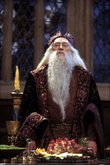 Richard Harris è Albus Silente in una sequenza del film Harry Potter e la Pietra Filosofale