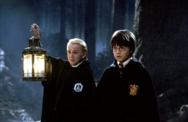 Tom Felton e Daniel Radcliffe in una scena del film Harry Potter e la Pietra Filosofale