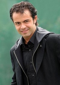 Un'immagine dell'attore e sceneggiatore Andrea De Rosa