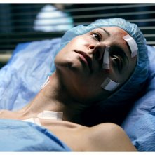 Un intenso primo piano di Maria Rosaria Russo nella fiction La scelta di Laura