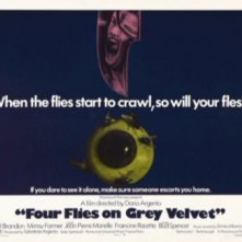 Una lobbycard promozionale straniera del film Quattro mosche di velluto grigio (1971)